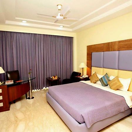 Hotel Star Rocks Yeni Delhi Dış mekan fotoğraf